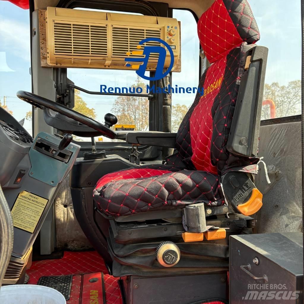 Doosan DL505 Gumikerekes homlokrakodók