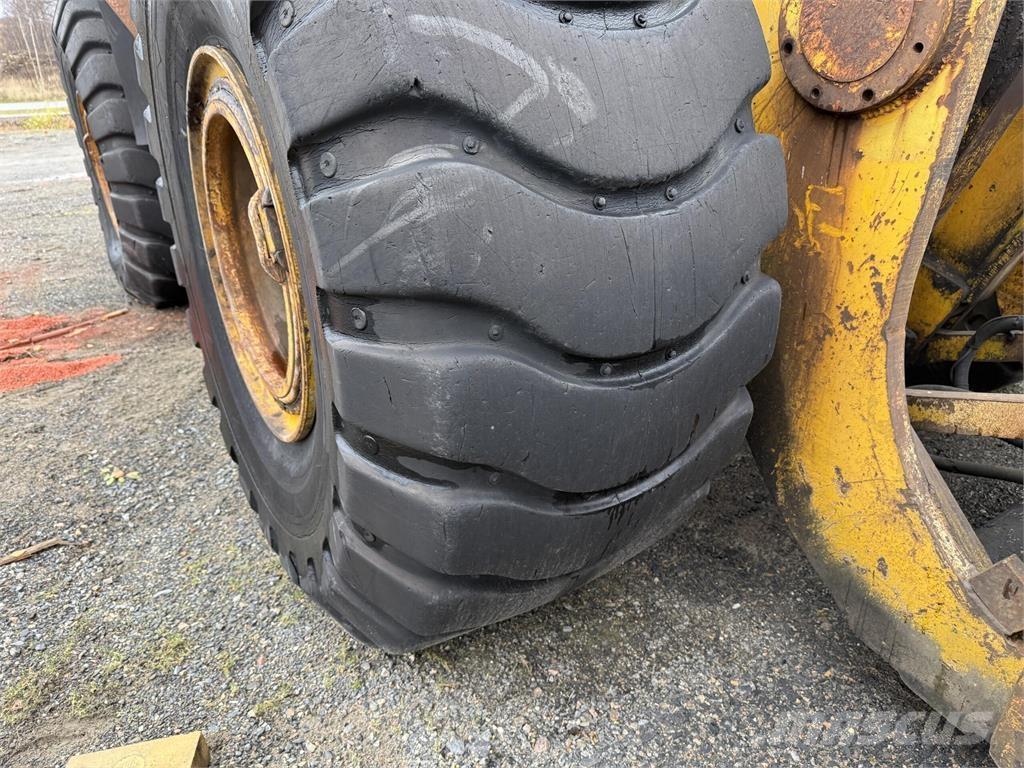 Hanomag C66 Gumikerekes homlokrakodók