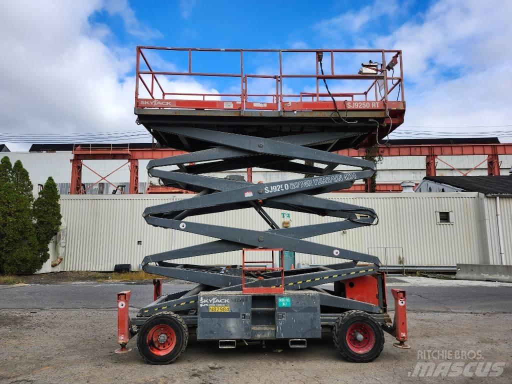 SkyJack SJ 9250 RT Ollós emelők