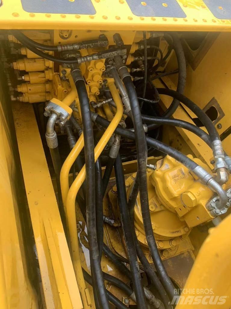 Komatsu PC 210-8 Lánctalpas kotrók