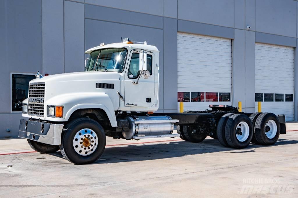 Mack CHN 613 Nyergesvontatók