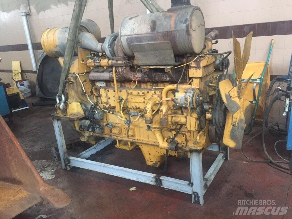Komatsu WA600-1 Gumikerekes homlokrakodók