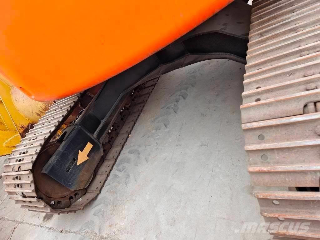 Hitachi ZX 135 US Lánctalpas kotrók