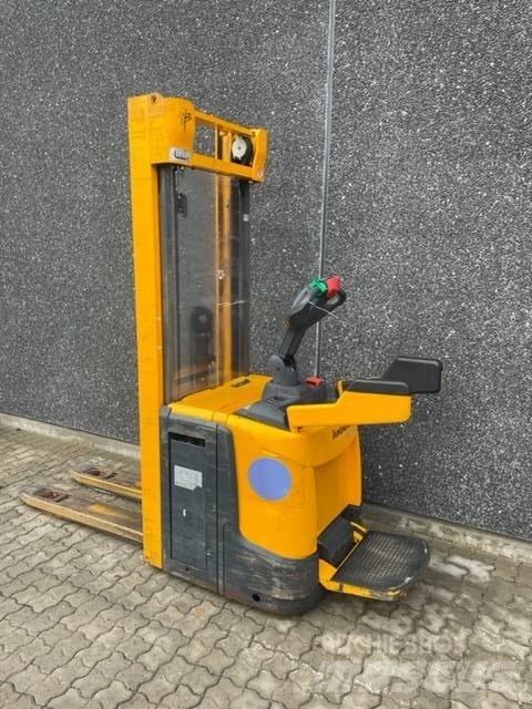 Jungheinrich ERC 216 Elektromos gyalogkíséretű targoncák