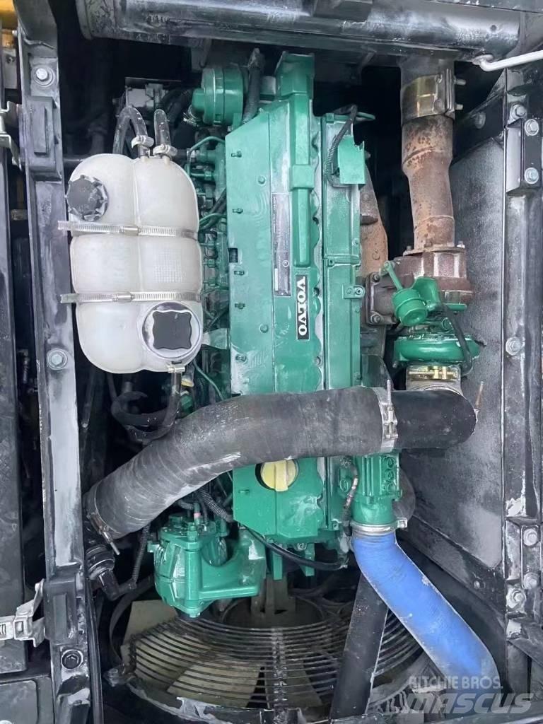 Volvo 290D Lánctalpas kotrók