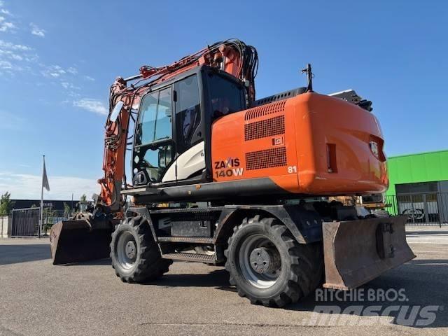Hitachi ZX 140 W-5 Gumikerekes kotrók