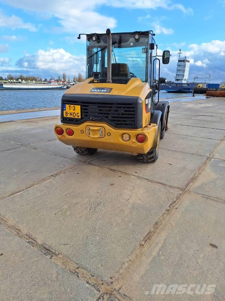 CAT 906 M Gumikerekes homlokrakodók