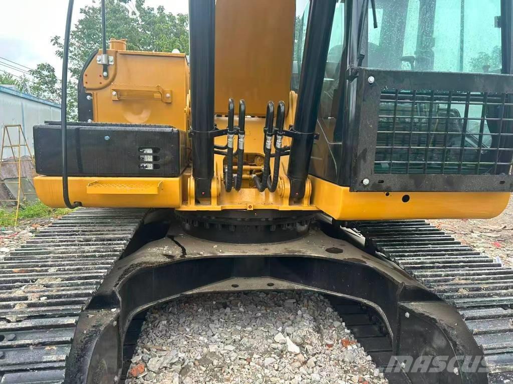 CAT 320D2L Lánctalpas kotrók