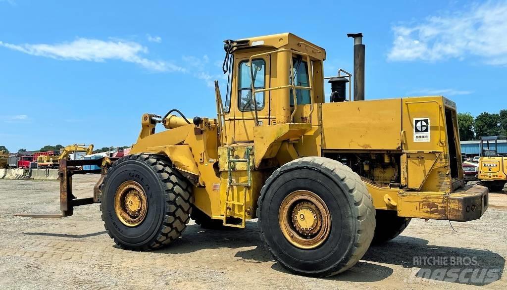 CAT 966 D Gumikerekes homlokrakodók