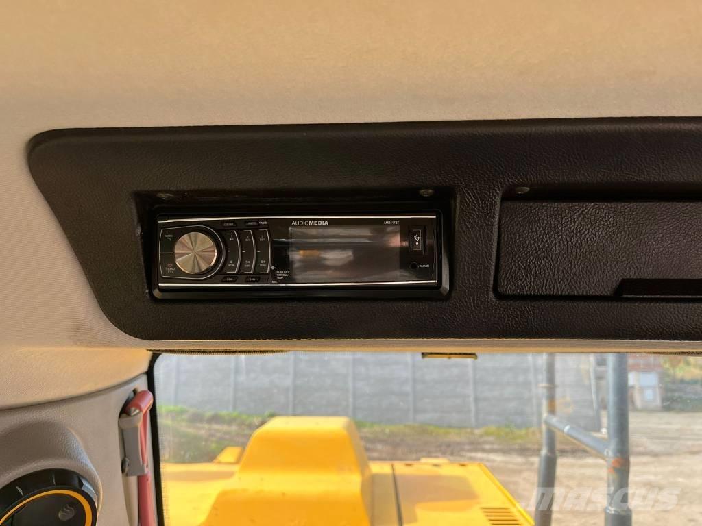 JCB 220X C 4F Lánctalpas kotrók