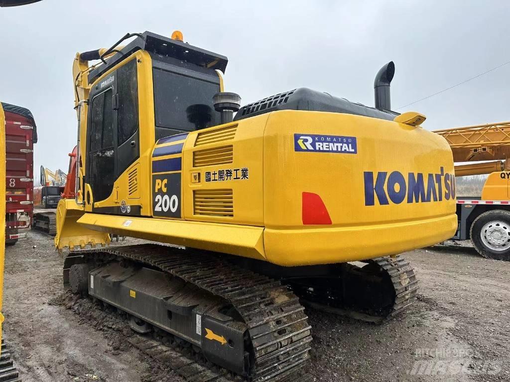 Komatsu PC 200-8 Közepes (midi) kotrók 7 t - 12 t