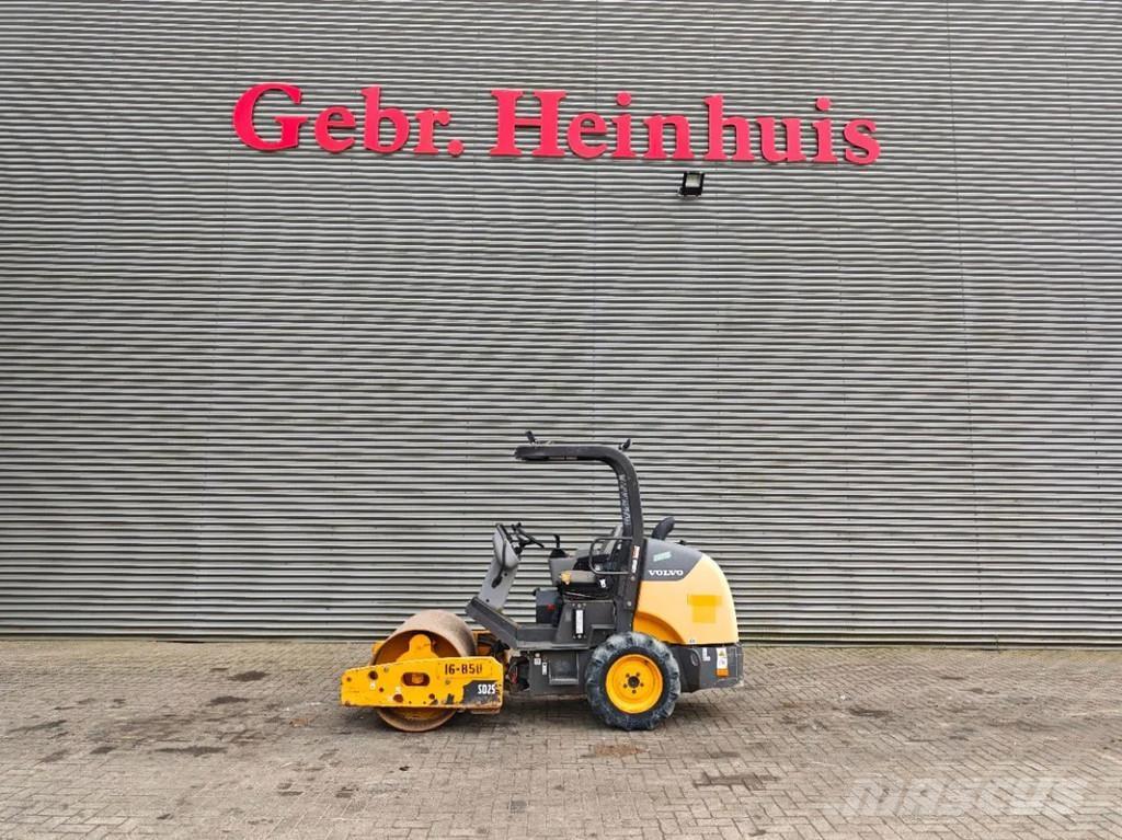 Volvo SD 25 Pneumatikus kerekes hengerek