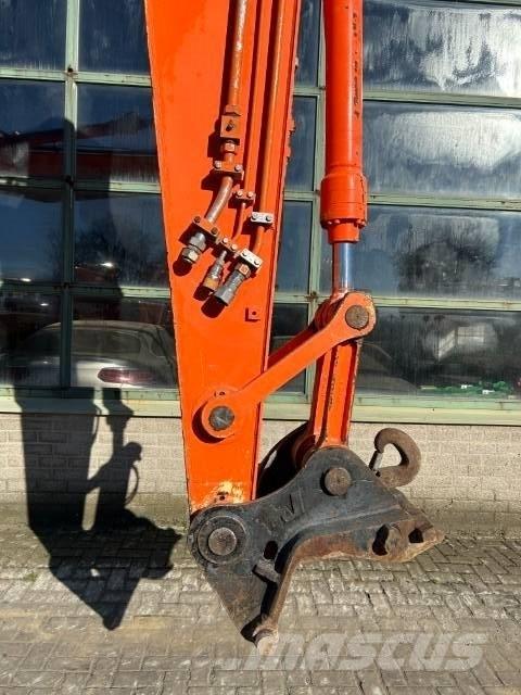 Hitachi ZX 160 W Gumikerekes kotrók