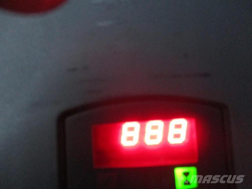 BT LWE160 Alacsony emelőkocsi