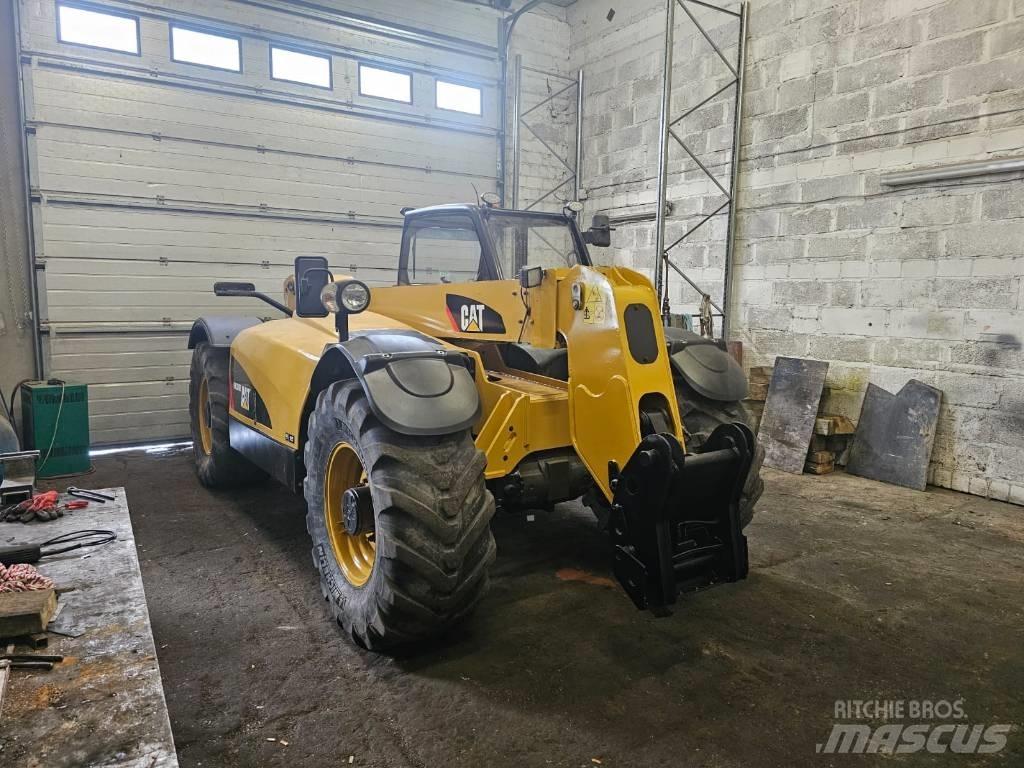 CAT TH330B 2007 Gumikerekes homlokrakodók
