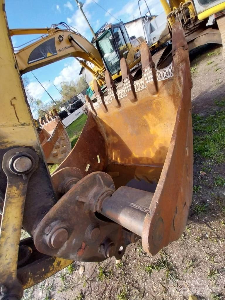 New Holland E 305 Lánctalpas kotrók