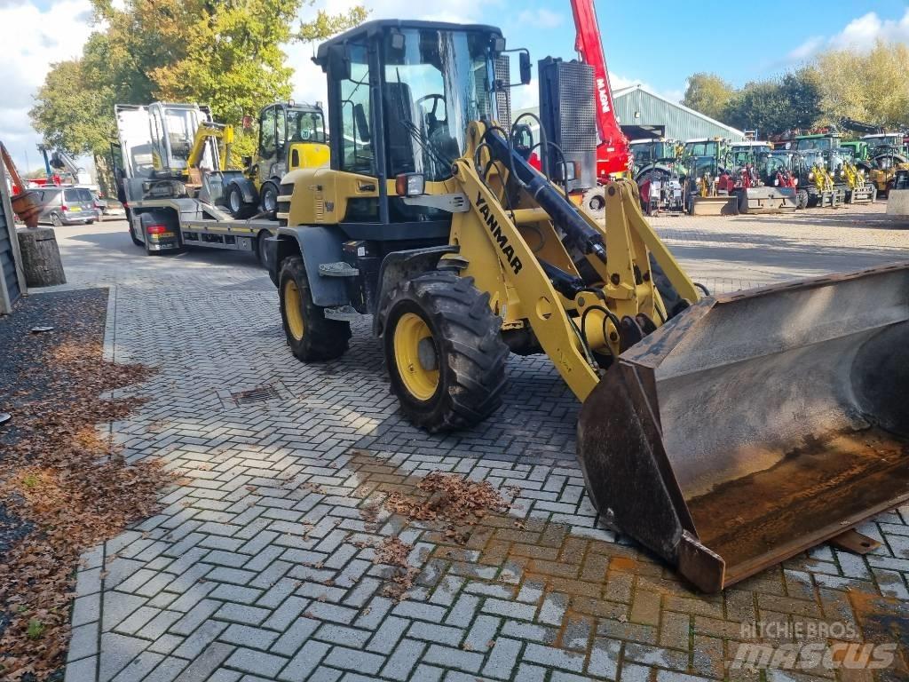 Yanmar V 120 Gumikerekes homlokrakodók