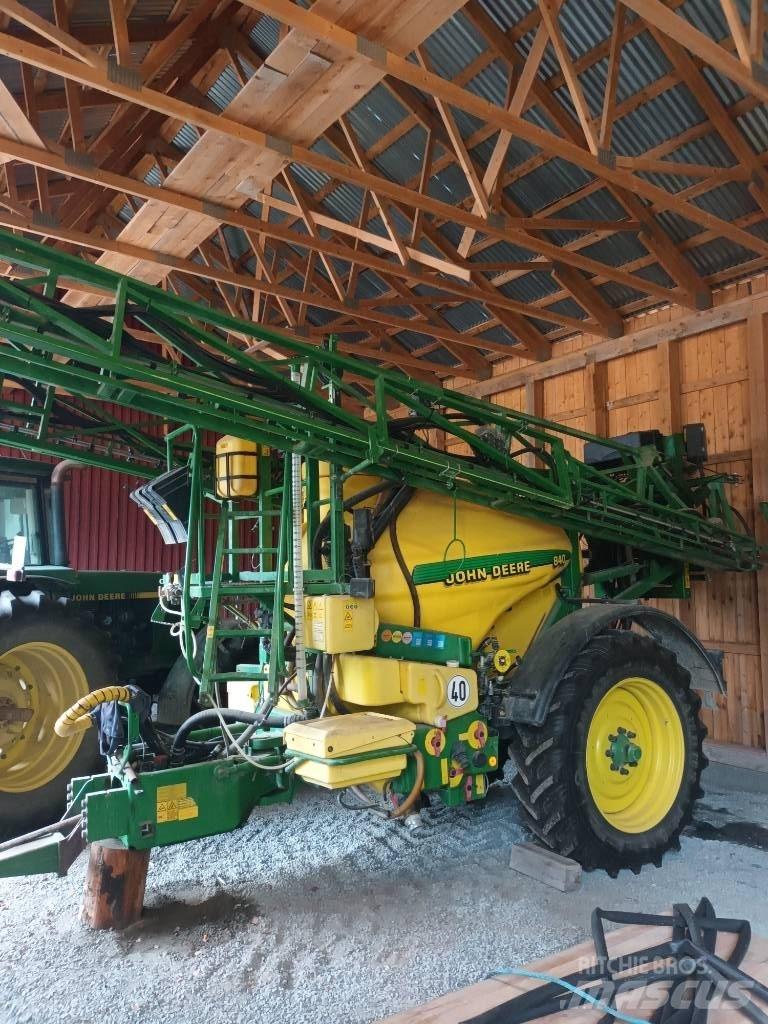 John Deere 840 Vontatott trágyaszórók