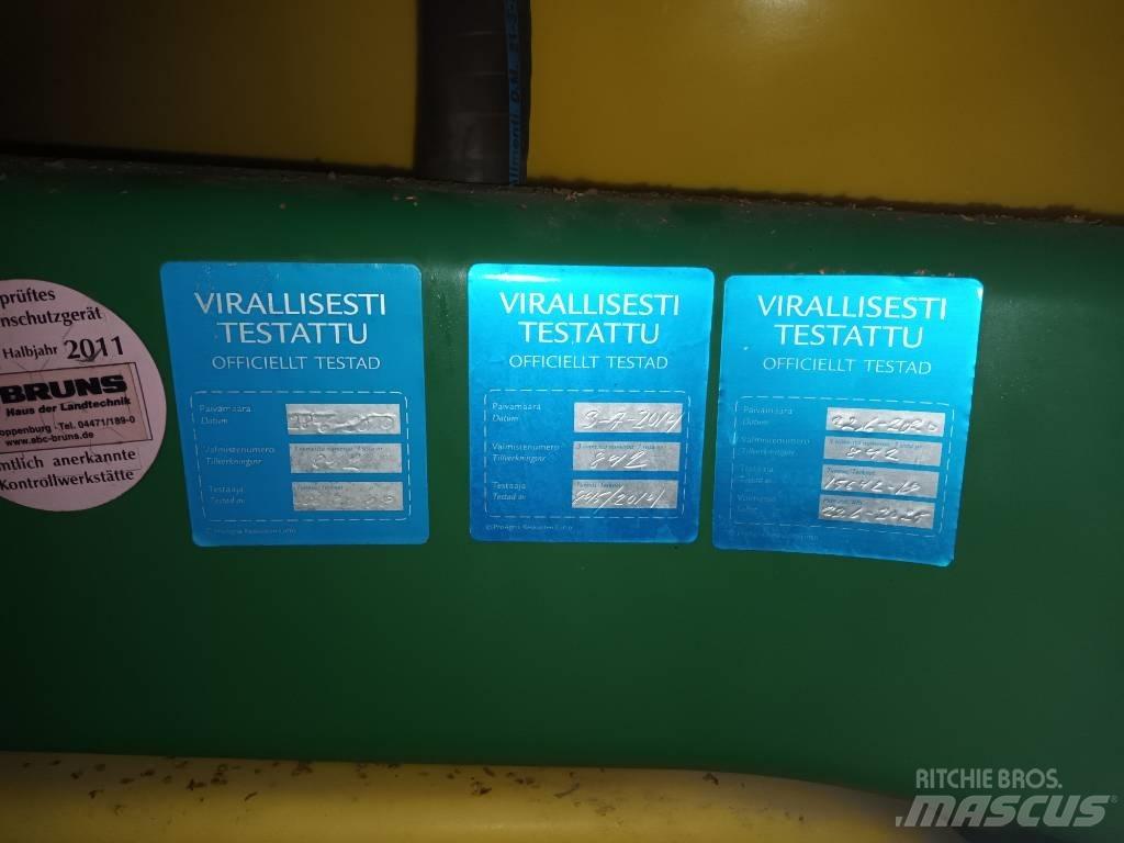 John Deere 840 Vontatott trágyaszórók