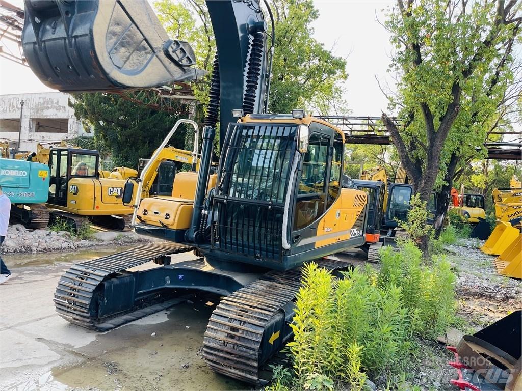 Hyundai 225 lc 9t Lánctalpas kotrók
