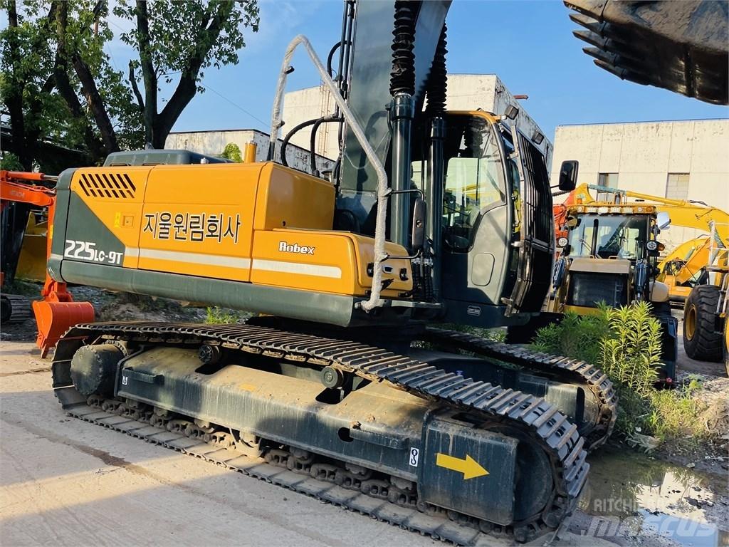 Hyundai 225 lc 9t Lánctalpas kotrók