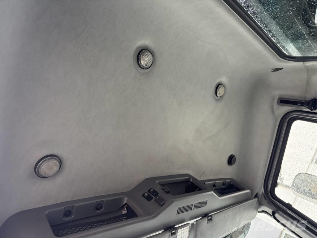 Mack GU 713 Multifunkciós teherautók