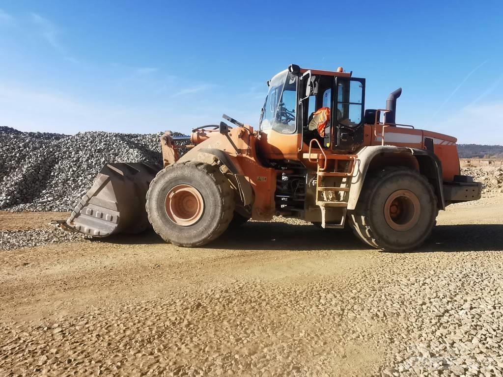 Doosan DL 400 Gumikerekes homlokrakodók