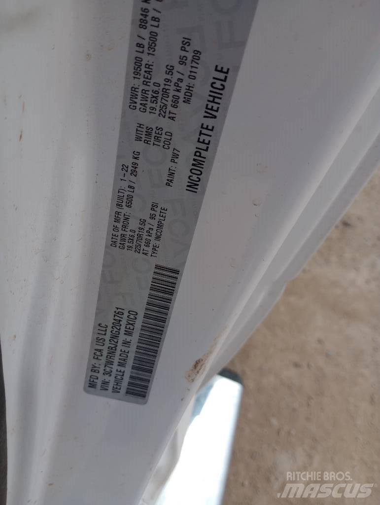 RAM 5500 Platós / Ponyvás teherautók