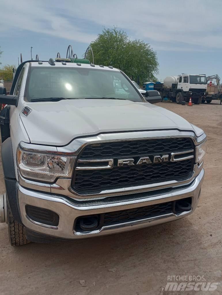 RAM 5500 Platós / Ponyvás teherautók