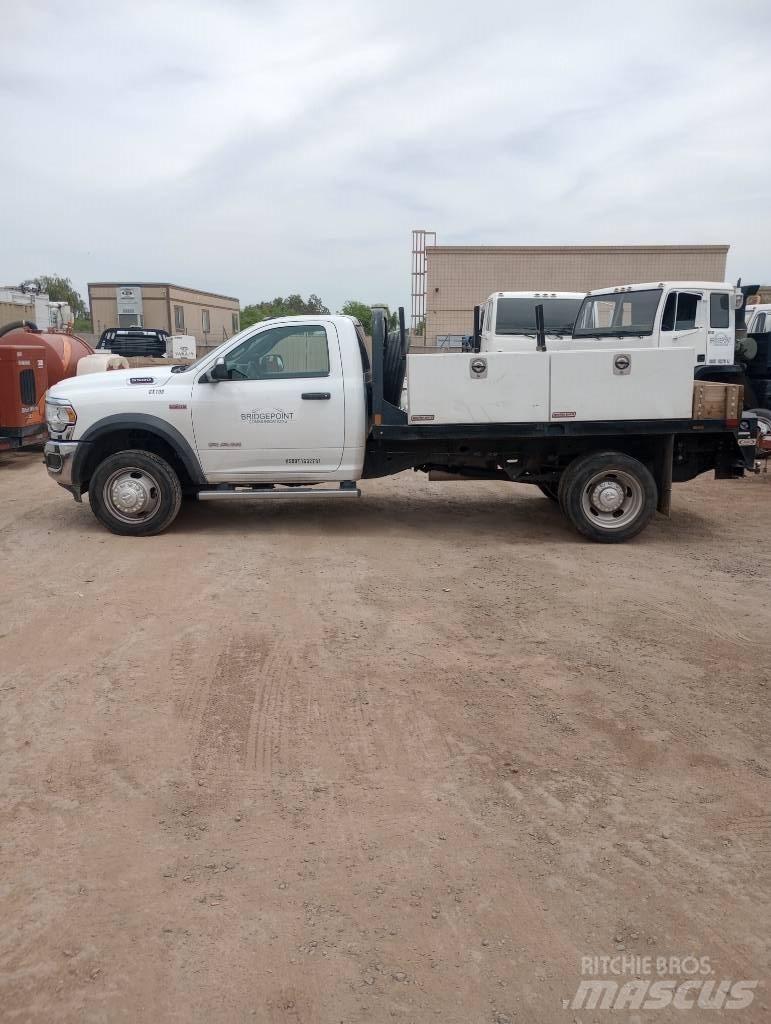 RAM 5500 Platós / Ponyvás teherautók