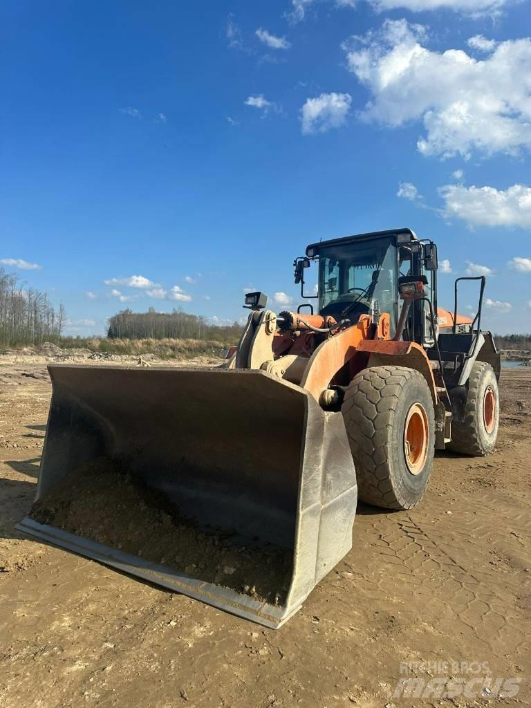 Hitachi ZW 250 Gumikerekes homlokrakodók