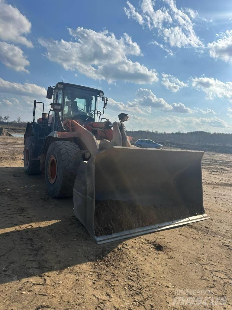 Hitachi ZW 250 Gumikerekes homlokrakodók