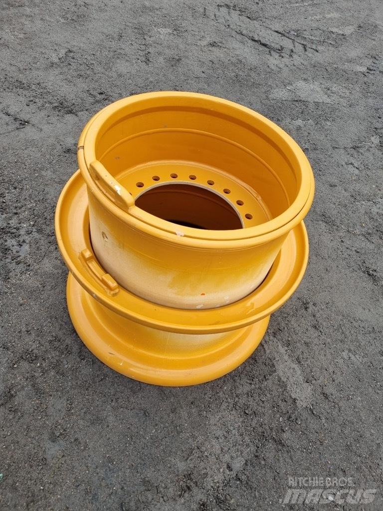CASE 921 E rims Gumiabroncsok, kerekek és felnik