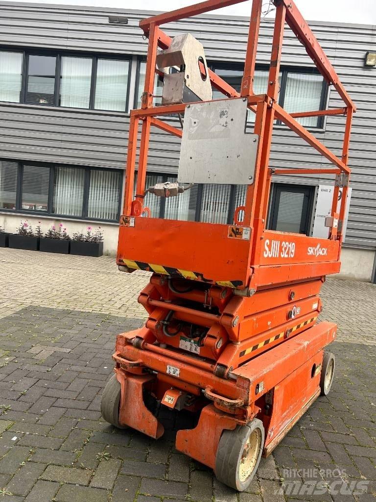 SkyJack SJ III 3219 Ollós emelők