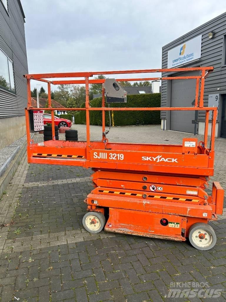 SkyJack SJ III 3219 Ollós emelők