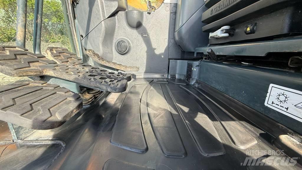 Hyundai HX 130 LCR Lánctalpas kotrók
