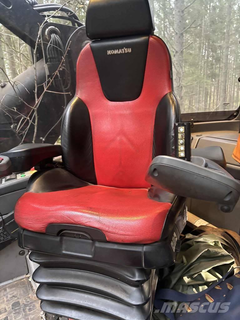 Komatsu 951 Betakarítók