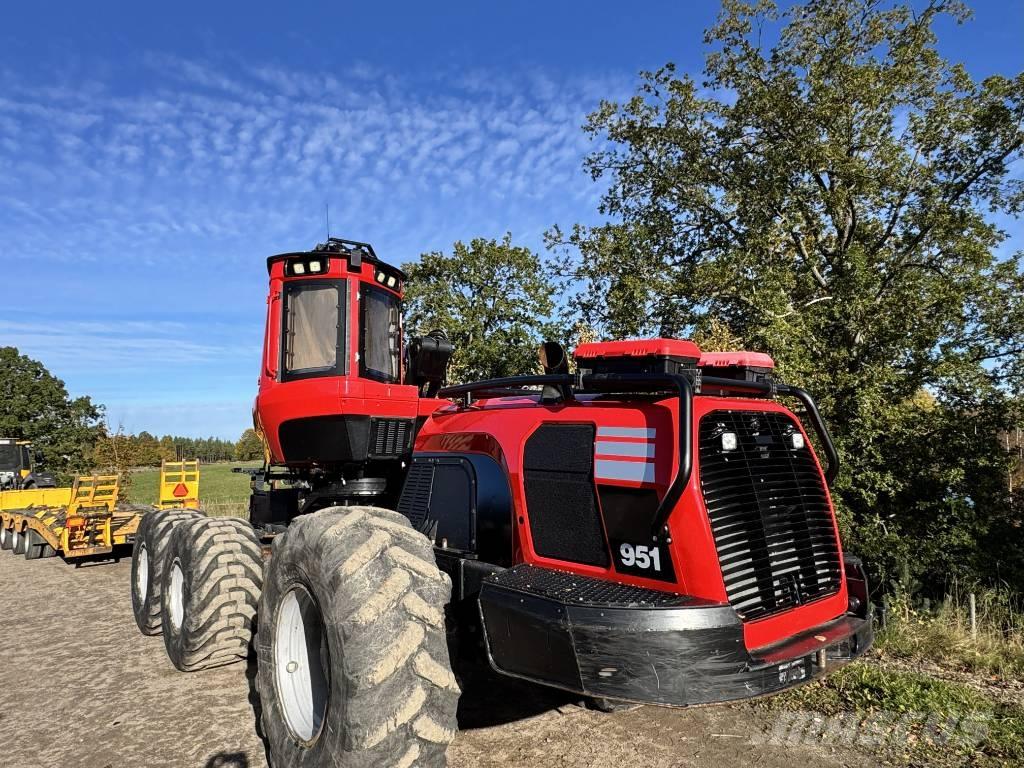 Komatsu 951 Betakarítók