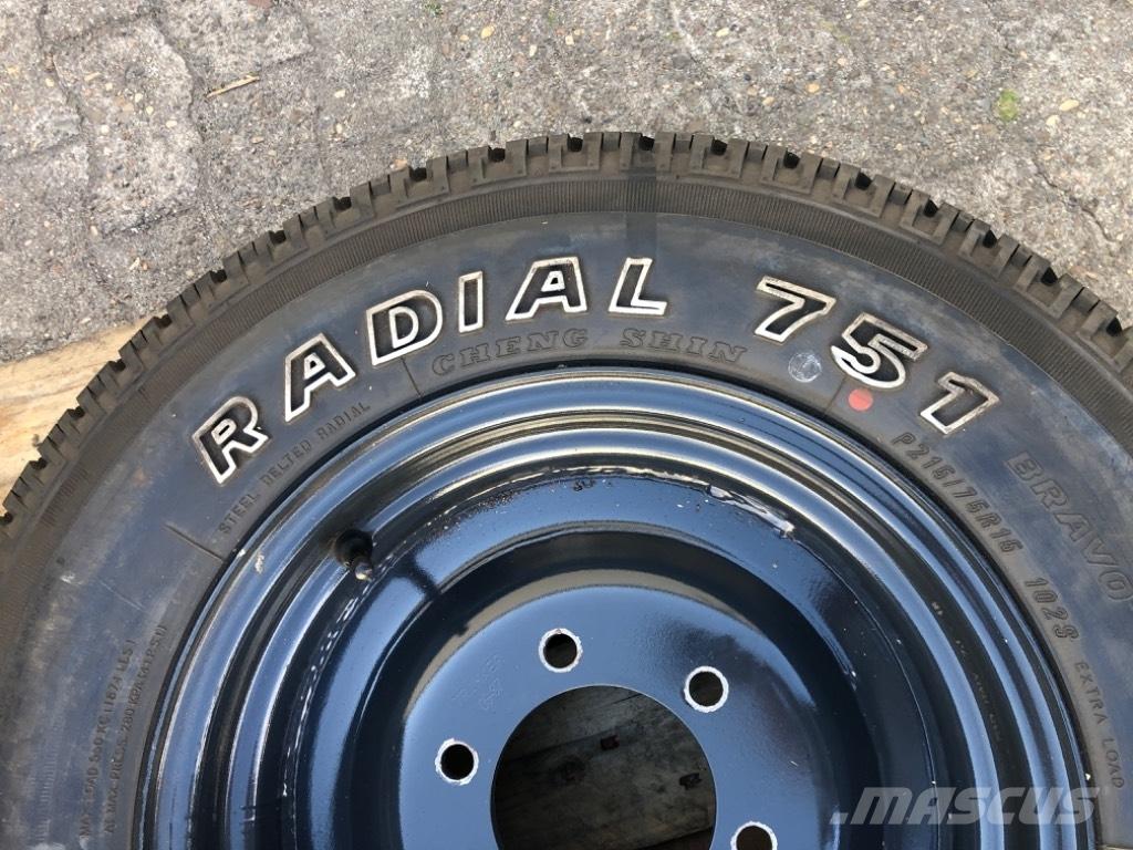  Radial 751 Kompakt traktorok