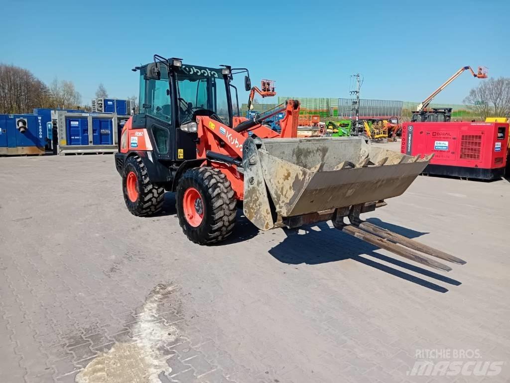 Kubota R 082 Gumikerekes homlokrakodók