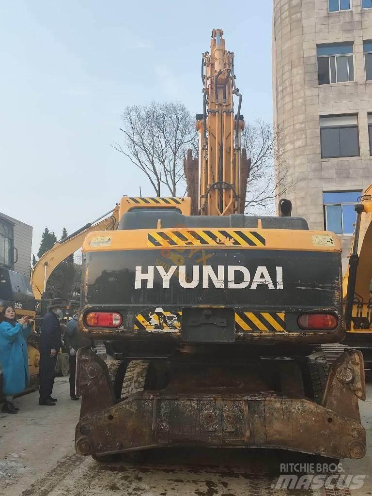 Hyundai 210W-9 Gumikerekes kotrók