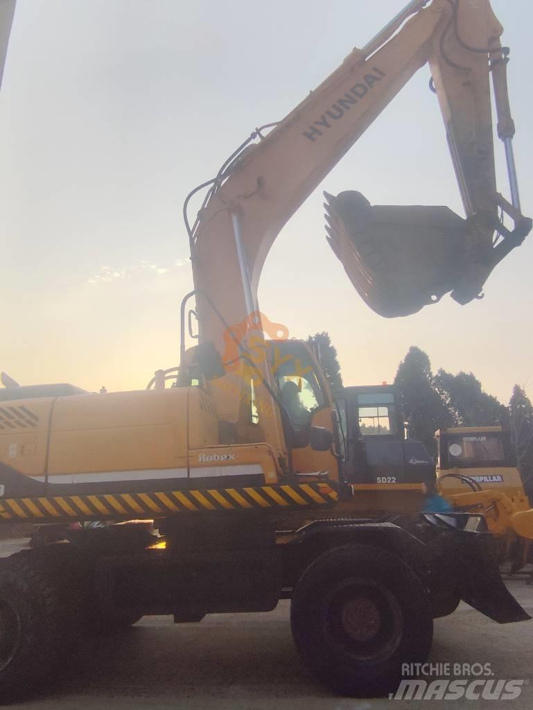Hyundai 210W-9 Gumikerekes kotrók
