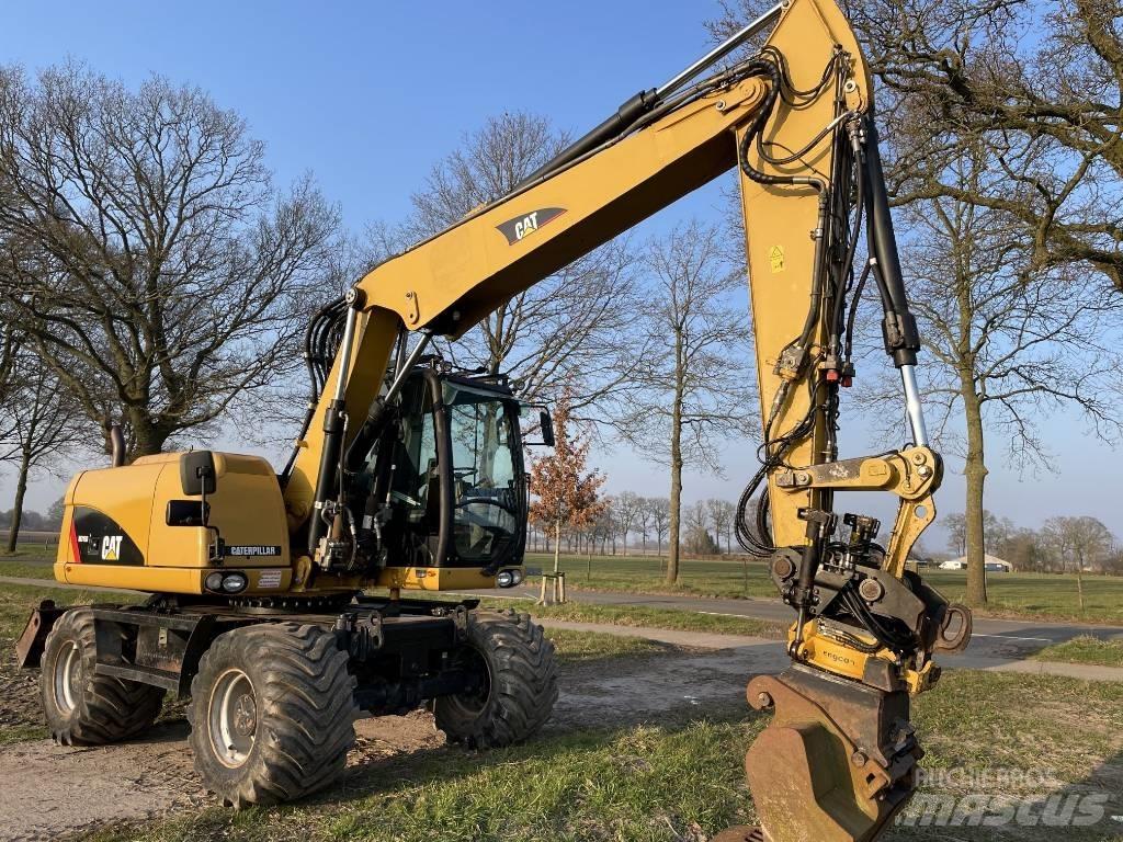 CAT M 313 D Gumikerekes kotrók