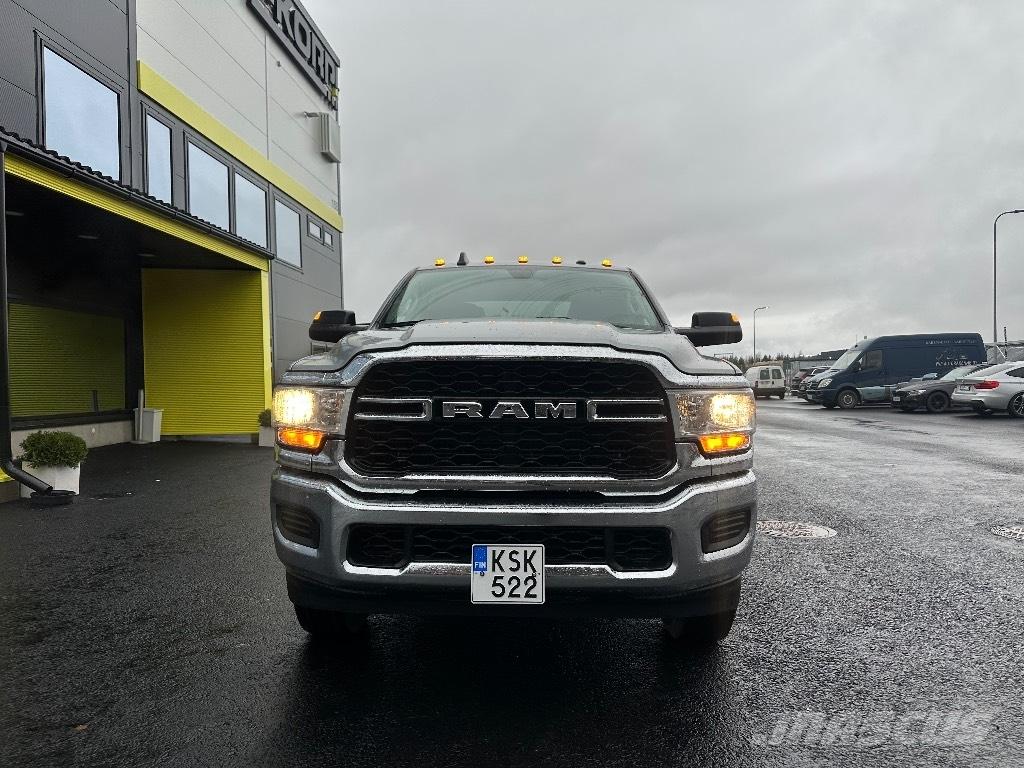 RAM 2500 Tradesman Kis teherszállító/Platós kocsi