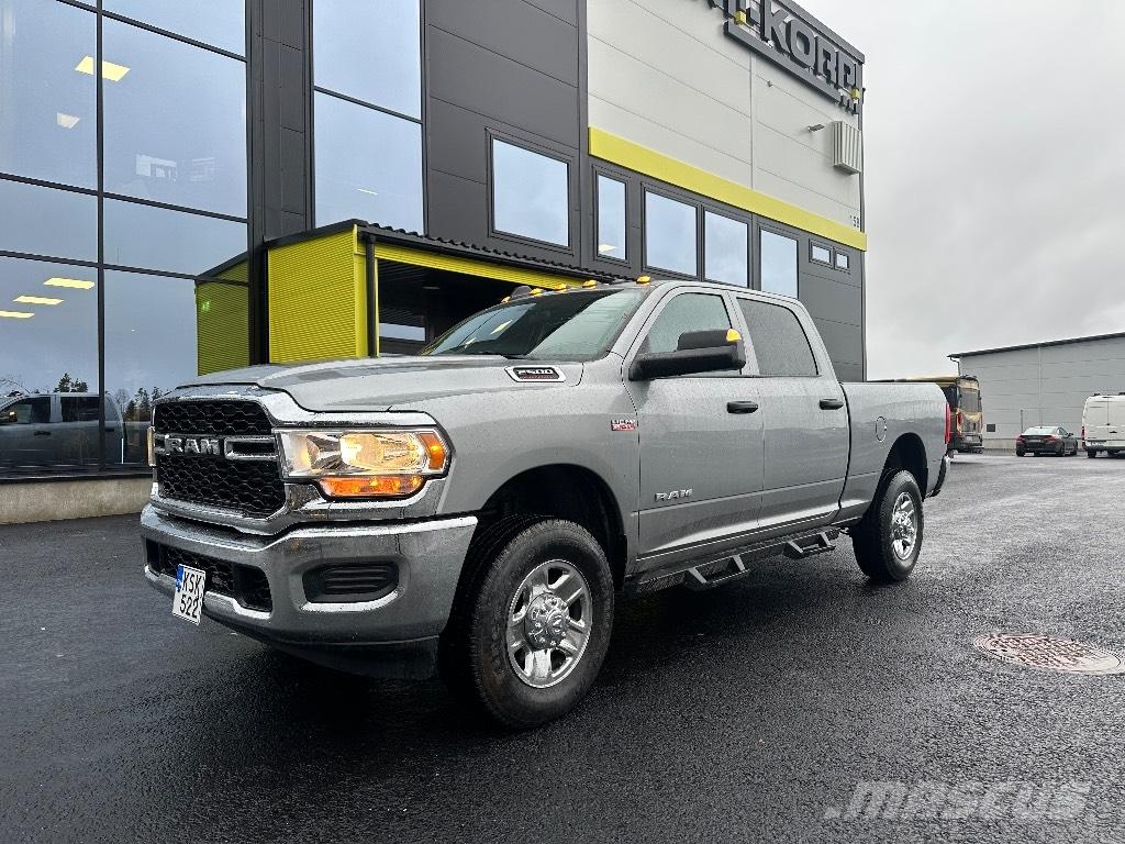 RAM 2500 Tradesman Kis teherszállító/Platós kocsi
