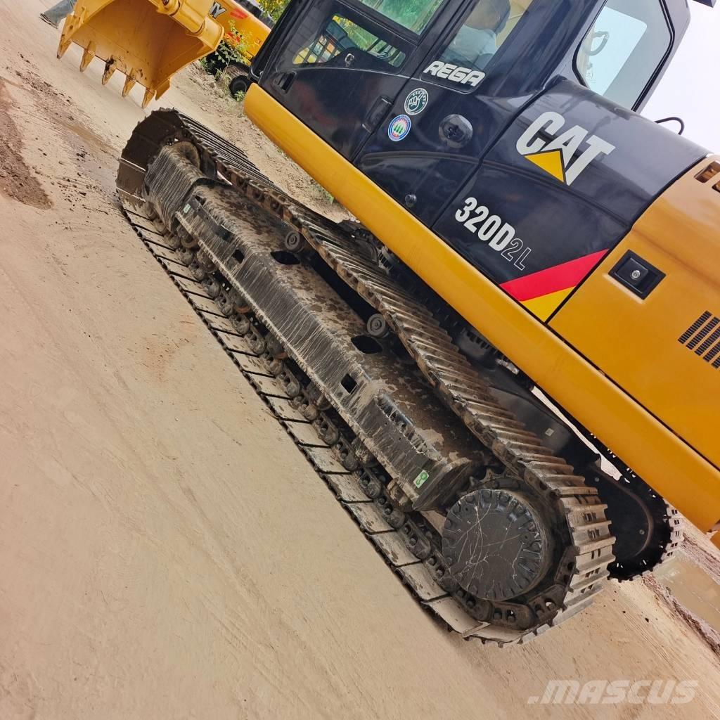 CAT 320 D2L Lánctalpas kotrók