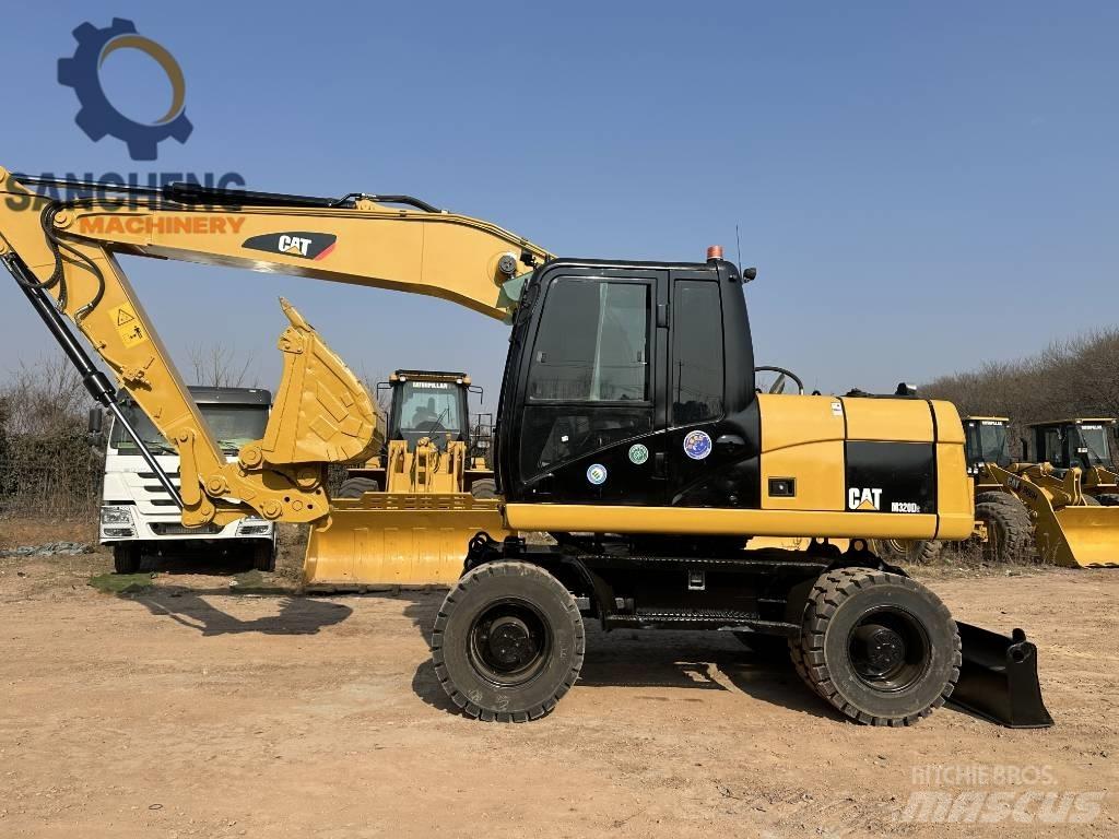 CAT M 320 D2 Gumikerekes kotrók