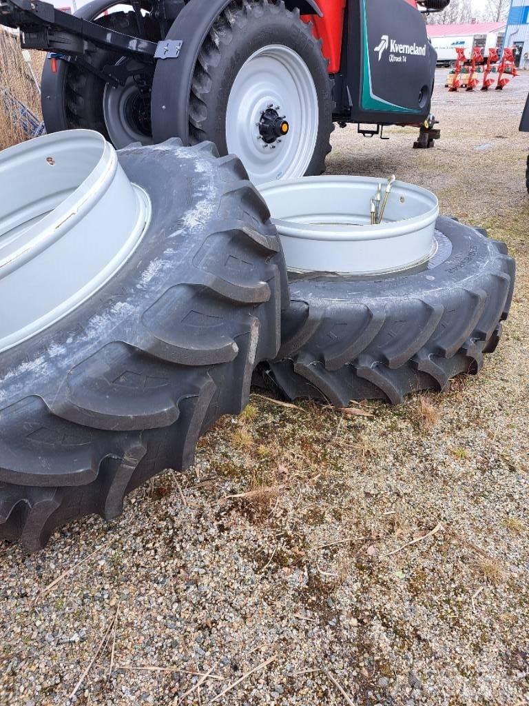  Paripyörät 520/85R42 Gumiabroncsok, kerekek és felnik