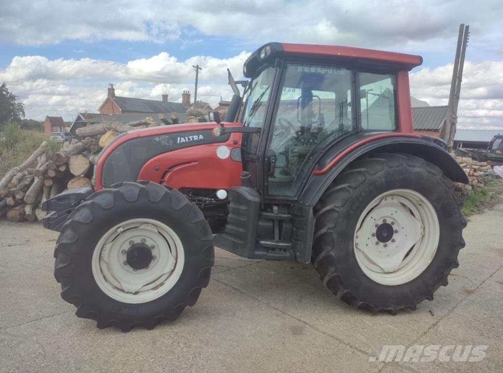 Valtra N 101 Traktorok