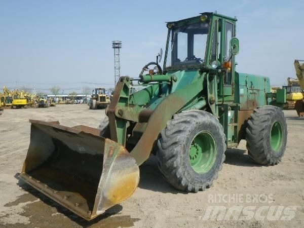 Komatsu 510 Gumikerekes homlokrakodók